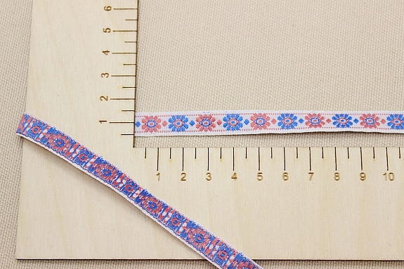 Жак.лента 10мм Коралловые/лазурные цветы на белом