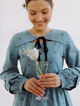 Платье из теплого хлопка "Сухоцветы" в винтажно-голубом цвете