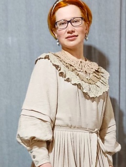 Платье льняное к кружевной отделкой 