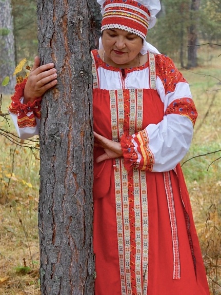 Красный народный костюм из бязи