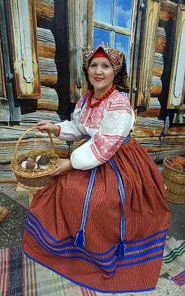 Народные костюмы