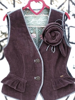 Жилет из вельвета и интерьерного хлопка