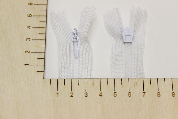 Молния потайная н/р цв.белый, 25см, нейлон