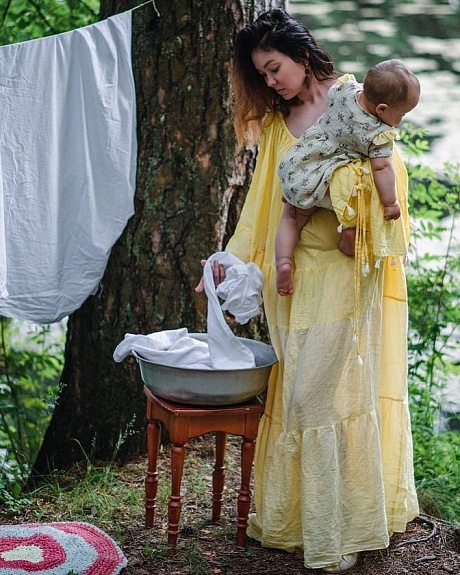 Платье из батиста и детский комбез из муслина 