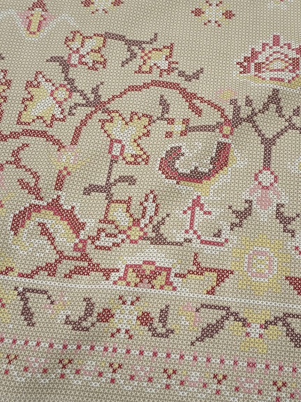 Мерный лоскут (ткань в отрезах) - Рогожка "Вышивка крестом на бежевом - цветы по кайме" цв.красный.