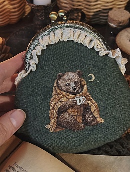 Льняной кошелек с вышивкой в цвете сибирский кедр